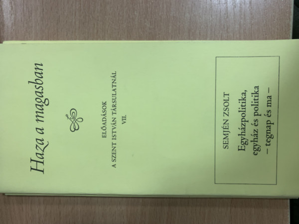 Farkas Oliv�r - Sarbak G�bor  (szerk.) - Haza a magasban (El�ad�sok a Szent Istv�n T�rsulatn�l VII.)