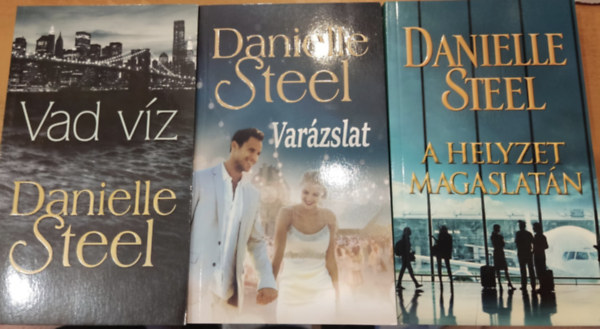 Danielle Steel - 3 db Danielle Steel: Vad vz + Varzslat + A helyzet magaslatn