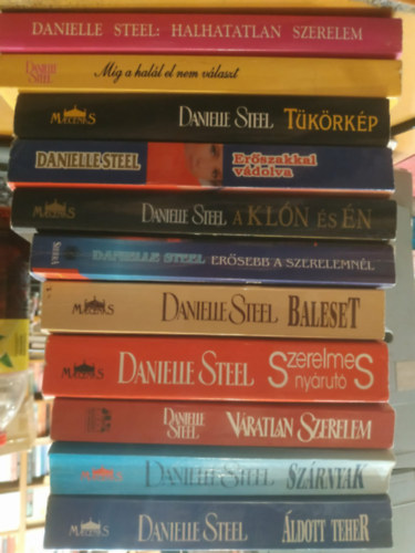 Danielle Steel - 11 db Danielle Steel: Halhatatlan szerelem; Míg a halál el nem választ; Tükörkép; Erőszakkal vádolva; A klón és én; Erősebb a szerelemnél; Baleset; Szerelmes nyárutó; Váratlan szerelem; Szárnyak; Áldott teher