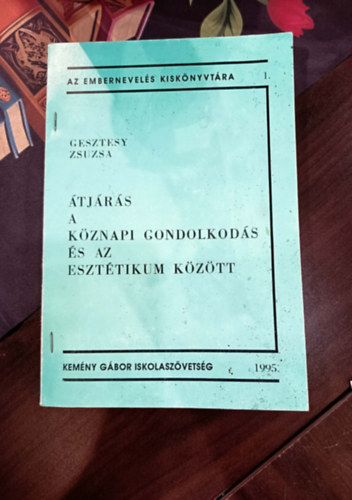 Gesztesy Zsuzsa - Átjárás a köznapi gondolkodás és az esztétikum között. Komplex művészeti gyakorlatok gyűjteménye 6-12 évesek számára .