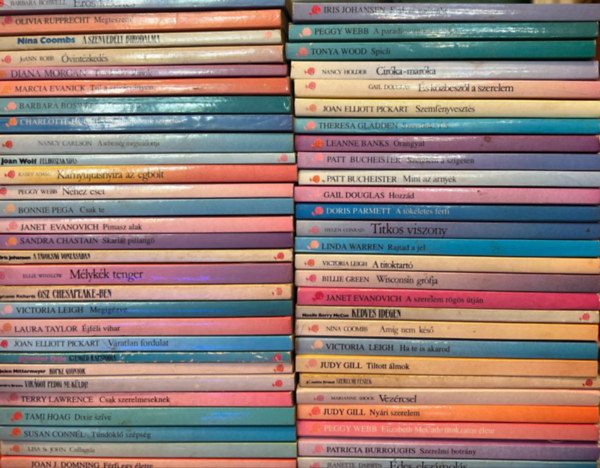 Peggy Webb, Tonya Wood, Nancy Holder, Gail Douglas, Joan Elliott Pickart, Theresa Gladden, Leanne Banks, Patt Bucheister Iris Johansen - 56 db a V�r�s R�zsa sorozatb�l