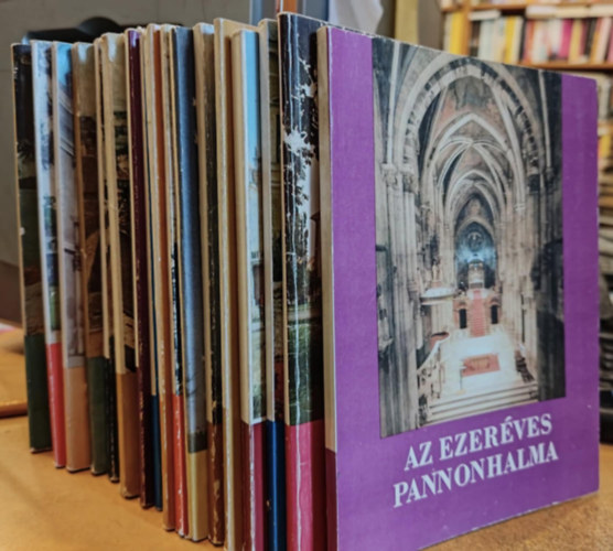 22 db magyar város, vegyes megyék, idegenforgalmi kiadványok (címek a terméklapon)