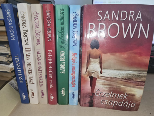 Sandra Brown - 7db Sandra Brown knyv, KNYVMENT AJNLAT: Texas! Texas!+ Hiba meneklsz+ Tlcn knlt szerelem+ Felejthetetlen csk+ A gyzelem mmora+ Belp a mennyorszgba+ rzelmek csapdja