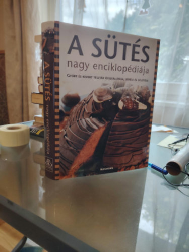 Keresnyei Kl�ra - A s�t�s nagy enciklop�di�ja - Gy�rt �s kevert t�szt�k �ssze�ll�t�sa, s�t�se �s d�sz�t�se