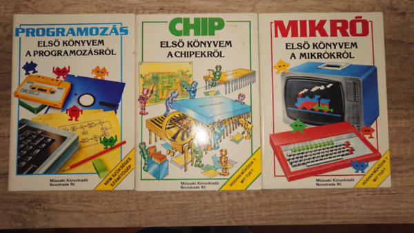 3 db az Első könyvem... című sorozatból: Első könyvem a programozásról, Első könyvem a chipekről, Első könyvem a mikrókról
