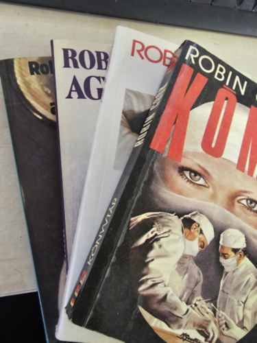 Robin Cook - 4db Cook kötet: Akár az Isten+ Agymosás+ Láz+ Kóma