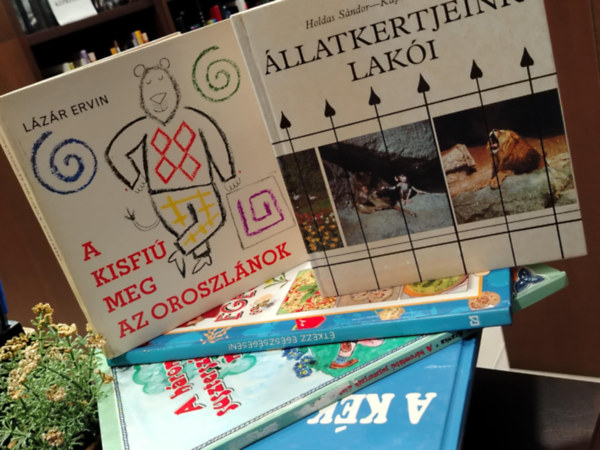 Lázár Ervin, Demeter Györgyi Csilla, Vincze Aranka, Szigeti Cecília Holdas-Kapocsy - KÖNYVMENTŐ AJÁNLAT, 5 DB. Gyerekkönyvek. Állatkertjeink lakói, A kisfiú meg az oroszlánok, Étkezz egészségesen! - receptek és hasznos tudnivalók, A háromlábú suszterszék meséi, A kék tündér