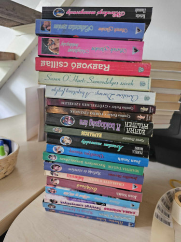Sarah Garden, Lynn Armistead McKee, Susan O'Hart, Christine Dorsey, Cynthia Parker, Diana Palmer, Karen Brandon, Pamela Morsi, Joan Smith, Martha Tailor, Jennifer Stevens, Charlotte O' Kristin Hannah - 20db romantikus KNYVMENT AJNLAT: Maroknyi mennyorszg, Halhatatlan szerelem, Megksett boldogsg, Ragyog csillag, Szenvedlyes szvek, A kapitny foglya, Gytrelmes szerelem, Forr jszakk, A boldogsg ra, Napharcos, rtatlan s