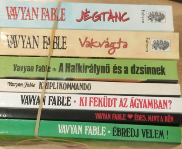 Vavyan Fable - Vavyan Fable csomag (7 kötet): Jégtánc + Ébredj velem + Vakvágta + Ki feküdt az ágyamban? + A halkirálynő és a dzsinnek + Kriplikommandó + Édes, mint a bűn