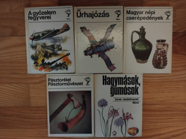 Dr. Endr�di Seb�  B�rth J�nos  Kordos-Kolozsv�ri  Matthaeidesz-Kondor  T�th Lor�nd  S. Kov�cs Ilona  Kel�nyi-Kiss  Kresz-K�v�r  Kondor Lajos  Nagy Istv�n Gy�rgy  B�lint-Mandel  Matthaeid - 5db B�v�r zsebk�nyv :  A gy�zelem fegyverei - �rhaj�z�s - Magyar n�pi cser�ped�nyek - P�sztor �let, P�sztorm�v�szet - Hagym�sok, gum�sok