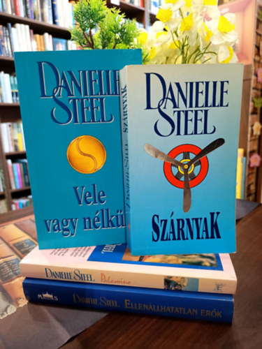 Danielle Steel - Danielle Steel könyvcsomag 4 darabos KÖNYVMENTŐ AJÁNLAT: Szárnyak, Vele vagy nélküle, Palomino, Ellenállhatatlan erők