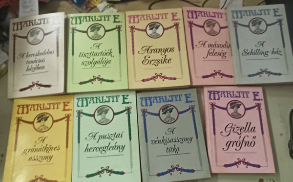 E. Marlitt - 9 db E. Marlitt: A kereskedelemi tan�csos h�z�ban +A tiszttart��k szolg�l�ja +Aranyos Erzsike +A m�sodik feles�g +A Schilling-h�z +A gr�n�tk�ves asszony +A pusztai hercegle�ny +Gizella gr�fn� +A v�nkisasszony titka