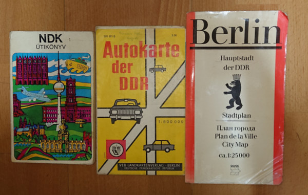 3 kiadvány az NDK szerelmeseinek: NDK Útikönyv, Autokarte der DDR, Berlin - Hauptstadt der DDR (Stadtplan)