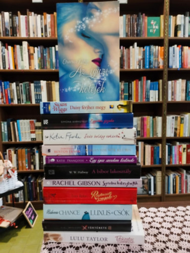 A.j., Taylor, Lulu, Rebecca Chance, Tina Reber, Rachel Gibson, W.W. Hallway, Katie Francoise, Dorothea Benton Frank, Katie Fforde, Simona Ahrnstedt, Susan Wiggs, Oravecz N�ra Molloy - Romantikus k�nyvcsomag 12 darabos K�NYVMENT� AJ�NLAT: X t�rt�nete, Titokzatos szerencse, Luxus �s cs�k, R�gt�nz�tt szerelem, Szerelmi katasztr�f�k, A b�bor lakoszt�ly, Egy igaz szerelem t�rt�nete, Mag�nyos n�k klubja, Sz�z boldog