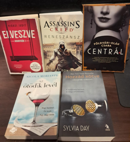 Sylvia Day, Oliver Bowden, Hidasi Judit, Nicola Moriarty Fldvri-Olh Csaba - 5 db-os szrakoztat irodalmi KNYVMENT AJNLAT: Centrl+Hozzd ktve+Assassin's Creed/Renesznsz+Elveszve+Az tdik levl