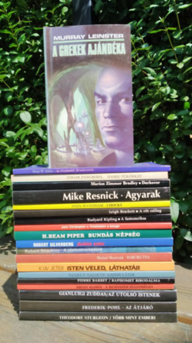 Frederick Pohl, Robert Silvenberg, Murray Leinster, Mike Resnick, H. Beam Piper, Theodore Sturgeon, Gianluigi Zuddas, Brian Aldiss, Pierre Barbet, Daniel F. Galouye, K.W.Jeter, Michae Rudyard Kipling - 20 db-os KNYVMENT AJNLAT, fantasy: Tbb mint emberi+ Az tjr+ Az utols istenek+ A rendszer ellensgei +Baphomet birodalma+ A szimultor+ Isten veled, lthatR+ Harcikutya+ Sttuscivilizci+ Jvlt ember+ Bunds npsg+