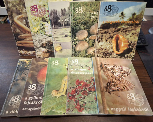 Wertán Zsolt, Botta Pál, Dr. Rimóczi Imre, Dr. Tyahun Szabolcs, Ronkay László, Dr. Schmidt Gábor, Dr. Bodor János, Tomcsányi-Bödecs-Majoros, dr. Velich István, Botta István - 10 kötet a 88 színes oldal sorozatból, KÖNYVMENTŐ AJÁNLAT: A sziklakerti növényekről, A vízi- és a mocsári növényekről, A leggyakoribb gombákról, A tengerek ékszereiről, A nappali lepkékről, A virágos díszcserjékről, A kerti