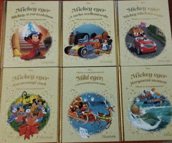 Walt Disney - 6db Mickey Eg�r k�nyv Mes�k az aranygy�jtem�nyb�l - Mickey t�k�letes napja,A var�zsl�inas,A turb� szellemverda,