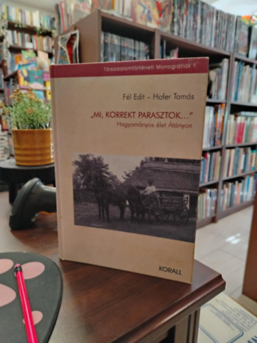 F�l Edit; Hofer Tam�s - 'Mi, korrekt parasztok..." - Hagyom�nyos �let �t�nyon