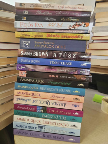 Cynthia Parker, Sandra Brown, Sidney Sheldon, Sindey Lawrence, Louis Bromfield, Fejs va, Melissa Moretti Amanda Quick - 20db-os romantikus knyvcsomag: Kiss gyans, Tid vagyok!, Leksett eskv, Emszt tz, Titkok knyve, A vakmer, Botrny, Menyasszonyt brelnk!, Fegyverlettel, Egyedl, Inkognit, Texas Chase, A tsz, Angyalok dhe, Bns s