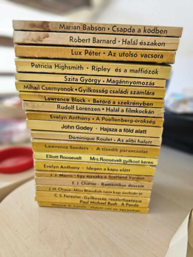 Patricia Highsmith, Szita Gyrgy, Lawrence Block, Lawrence Sanders, J. H. Chase, C. S. Forester, Magyar K. Lszl Lux Pter - 20db Albatrosz krimi, KNYVMENT AJNLAT: Csapda a kdben, Hall szakon, Az utols vacsora, Ripley s a maffizok, Magnnyomozs, Gyilkossg csaldi szmlra, Betr a szekrnyben, Hall a filmkockn, A Poellenberg-rksg, Ha