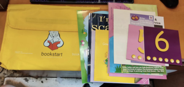 Bookstart csomag - S�rga v�z�ll� t�p�z�ras mapp�ban foglalkoztat� f�zetek gyerekeknek, angol nyelven