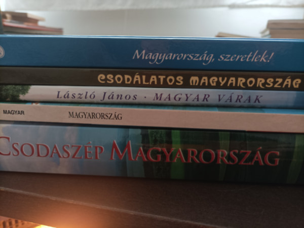 5db k�nyv Magyarorsz�gr�l: