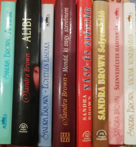 Sandra Brown - Sandra Brown 8 könyv(A túsz Alibi Egyetlen éjszaka Mondd, ki vagy, szerelmem Nász és gyönyör Selyemháló Szenvedélyes hasonmás Vágyak vonzásában)