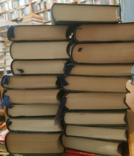 17 db verses k�tet: Ady Endre �sszes versei 1-2.; Arany J�nos �sszes k�ltem�nyei 1-3.; J�zsef Attila �sszes versei; Juh�sz Gyula �sszes versei 1-2.; K�lcsey Ferenc �sszes m�vei 1-3.; V�r�smarty Mih�ly �sszes versei 1-2.