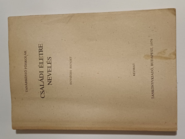 Több szerző - Családi életre nevelés