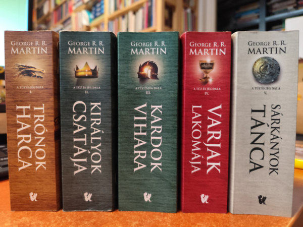 George R. R. Martin - Tr�nok harca (T�z �s j�g dala) I-V.