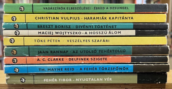 Christian Vulpius, Breszt Borisz, Maciej Wojtyszko, T�ke P�ter, Jaan Rannap, Arthur C. Clarke, Thomas Mayne Reid, Feh�r Tibor - 9 db Delfin k�nyv: Vad�sz�r�k elbesz�l�sei - �bred a dzsungel, Harami�k kapit�nya, Div�nyi t�rt�net, A hossz� �lom, Vesz�lyes szaf�ri, Az utols� feh�rtoll�, Delfinek szigete, A feh�r t�rzsf�n�k, Nyugtalan v�r