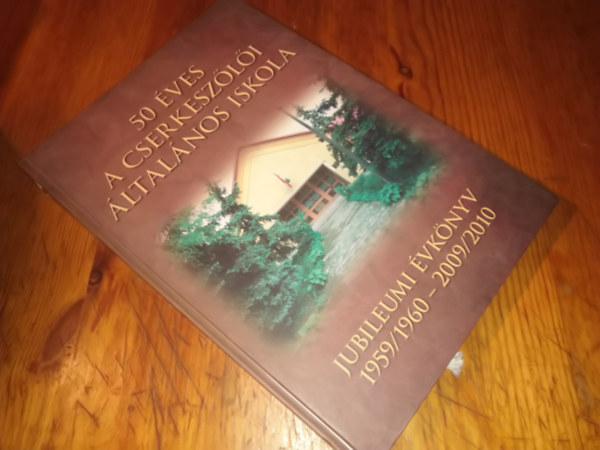 T�bb szerz� - 50 �ves a cserkesz�l�i �ltal�nos iskola Jubileumi �vk�nyv 1959/1960-2009/2010