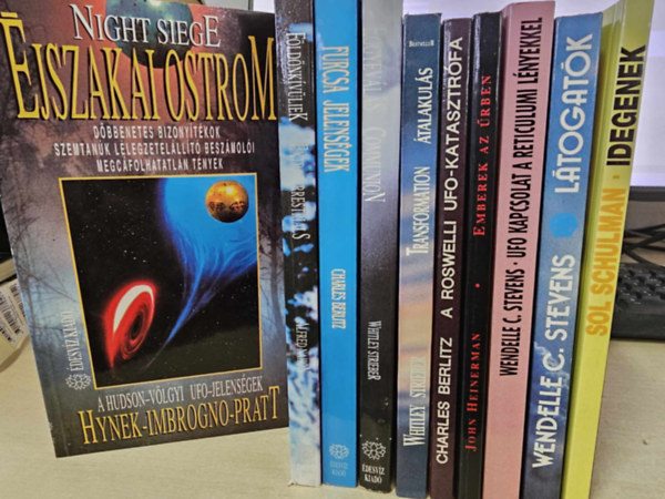 Hynek-Imbrongo-Pratt, Alfred Nahon, Charles Berlitz, Whitley Strieber, John Heinerman, Wendelle C. Stevens, Sol Schulman - 10 db ufolgia knyv KNYVMENT AJNLAT: jszakai ostrom + Fldnkvliek extraterrestrials +Furcsa jelensgek + Communion- Eggyvls+ talakuls+ A rosewelli UFO katasztrfk+ Emberek az rben+ Ufo kapcsolat a reticulumi lnyekk