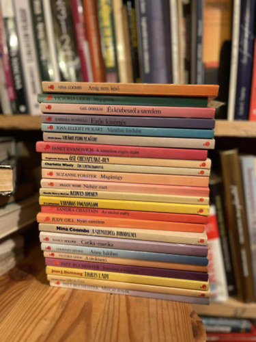 23 db kötet a Vörös Rózsa Szerelmes Regények sorozatból