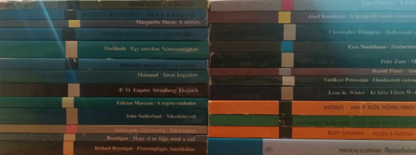 25 db k�nyv a Modern k�nyvt�r sorozatb�l