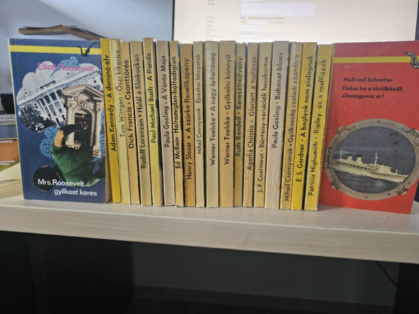 Adam Kennedy, Tom Wittgen, Dick Francis, Rudolf Lorenzen, Bush P. Michael, Paula Gosling, Ed McBain, Henry Slesar, MIhail CSernyonok, Werner Toelcke, Ruth Rendell, Agatha Christie, J Elliot Roosevelt - 20db Albatrosz krimi, KNYVMENT AJNLAT: Mrs. Roosevelt gyilkost keres+ A domin-elv+ szi kikerics+ Csonttrs+ Hall a filmkockn+ A panda+ A Vrs Maja+ Holtomiglan- Holtodiglan+ A szrke flanellkpeny+ jszakai ltogatk+ A nagy
