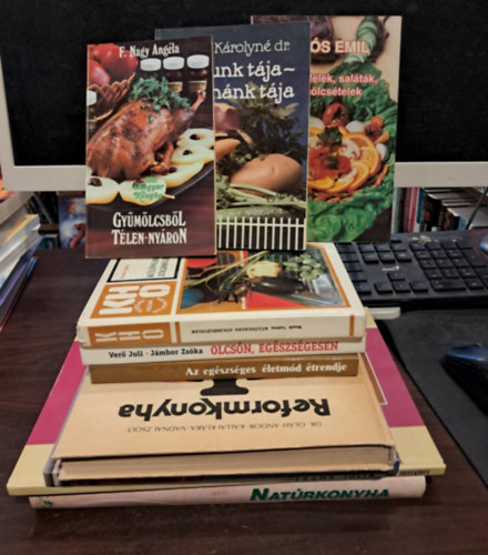 Ktun Krolyn dr., F. Nagy Angla, Bozsik Valria, Jmbor Zska-Ver Juli Turs Emil - 9 db egszsges tkezssel kapcsolatos szakcsknyv KNYVMENT AJNLAT: Zldsgflk, saltk, gymlcstelek+ Hzunk tja-konyhnk tja+ Gymlcsbl tlen-nyron+ Klnleges zldsgtelek+ Olcsn egszsgesen+ Az e