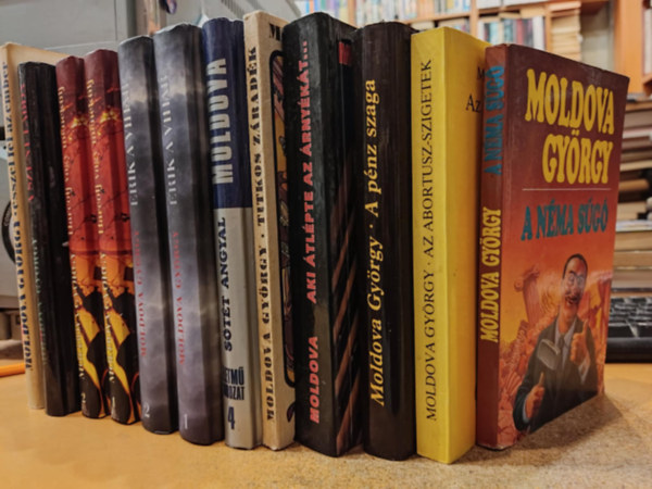 Moldova György - 12 db Moldova György: Az Abortusz-szigetek; A néma súgó; A pénz szaga; Érik a vihar 1-2. (I-II.); Harcolj vagy menekülj 1-2.; A szent labda; Aki átlépte az árnyékát...; Sötét angyal; Titkos záradék; Ésszel fél az ember