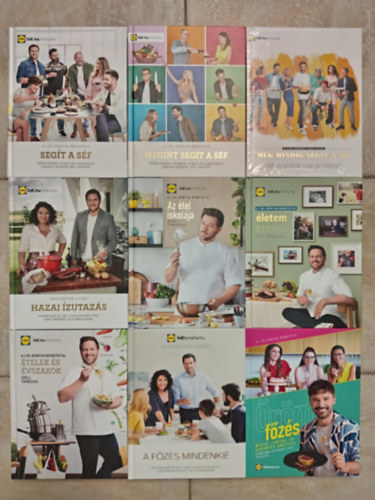 LiDL - LIDL konyha gasztron�miai k�nyvcsomag (6db) Seg�t a s�f / Megint seg�t a s�f / M�g mindig seg�t a s�f / Hazai �zutaz�s / Az �tel iskol�ja / �letem �telei / �telek �s �vszakok / A f�z�s mindenki� / �r�mf�z�s Mizsei Janival �s