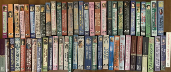 Victoria Holt - 60db VICTORIA HOLT ktet:    1.	A BVLET LARCA 2.	A CIGNY VISSZATR 3.	A CSALOGNY TITKA 4.	A DIADALMAS OROSZLN 5.	A FEKETE HATTY 6.	A FEKETE OPL 7.	A HZASSGTR 8.	A HT DOMB MADONNJA 9.	A HETEDIK HOILDTLTE 10.	A HETEDIK S