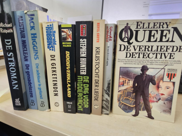 Alistair MacLean, Jack Higgins, Harold Robbins, Michael Palmer, Stephen Hunter, Nevil Shute, Sj�wall, M.-Wahl��, P., Ellery Queen Michael Ridpath - 9db-os holland nyelv� k�nyvcsomag, K�NYVMENT� AJ�NLAT: De stroman+ De genadelozen+ De adelaar is geland+ De geketenden+ Doodverklaard+ De dag voor middernacht+ Kruistocht der liefde+ De man die in rook opging+ De verliefde detective