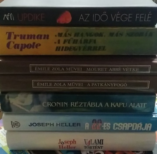 Joseph Heller, A. J. Cronin, �mile Zola, Truman Capote, John Updike - 7 db-os K�NYVMENT� AJ�NLAT, klasszikus: Valami t�rt�nt+ A 22-es csapd�ja+ R�zt�bla a kapu alatt+ A patk�nyfog�+ Mouret abb� v�tke+ Az id� v�ge fel�+ M�s hangok, m�s szob�k - A f�h�rfa - Hidegv�rrel