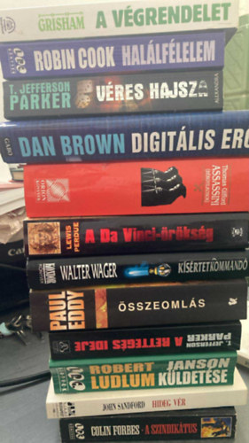 John Grisham, Robin Cook, Dan Brown, John Sandford - 12 db krimi kötet