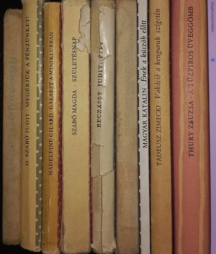 Vegyes szerz�k - P�tty�s-cs�kos k�nyvcsomag (9 darab) Az egyetlen szerep, Meg�rj�k a p�nz�nket!, G�laest a Miniklubban, Sz�let�snap, Piri, Ang�la, �nek a k�sz�b el�tt, Vak�ci� a kenguruk sziget�n, A t�zpiros �vegg�mb