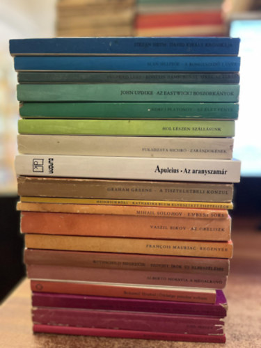 John Berger, Emil Manov, Bohumil Hrabal, Alberto Moravia, John Updike, Franz Kafka Christiane Rochefort - 34 db Eurpa Zsebknyv