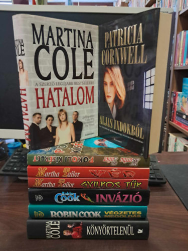 Martina Cole, Patrica Cornwell, Robin Cook Martha Tailor - 8 db-os krimi KNYVMENT AJNLAT: Pokoli ksrlet+Vr+Gyilkos tk+Hatalom+Aljas indokbl+Knyrtelenl+Invzi+Vgzetes megolds