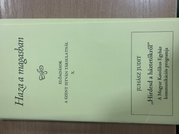 Farkas Oliv�r - Sarbak G�bor  (szerk.) - Haza a magasban (El�ad�sok a Szent Istv�n T�rsulatn�l X.)