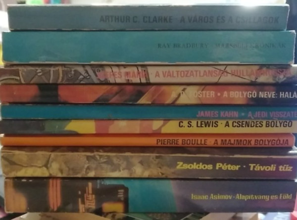 Ray Bradbury, Szepes Mária, A. D. Foster, James Kahn, C. S. Lewis, Pierre Boulle, Zsoldos Péter, Isaac Asimov A. C. Clarke - 9 db-os KÖNYVMENTŐ AJÁNLAT, sci-fi és fantasy: Alapítvány és Föld+ Távoli tűz+ A majmok bolygója+ A csendes bolygó+ A Jedi visszatér+ A bolygó neve: halál+ Marsbéli krónikák+ A város és a csillagok