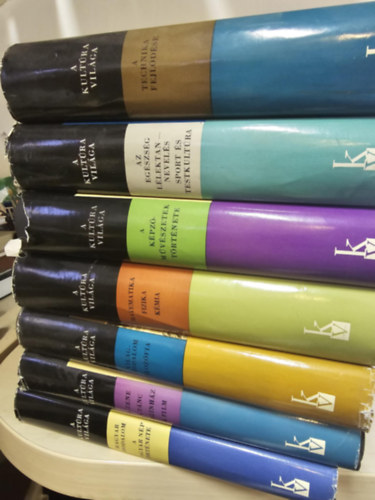 B�la K�peczi Luk�cs Ern�n� - A kult�ra vil�ga 7db: Magyar irodalom, A magyar n�p t�rt�nete/ A zene, a t�nc, a sz�nh�z, a film/ Vil�girodalom, filoz�fia / Matematika, fizika, k�mia/ A k�pz�m�v�szetek t�rt�nete/ Az eg�szs�g, L�lektan -nevel�s, Sport �s testku